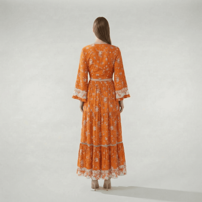 Motif floral sur fond orange brûlé