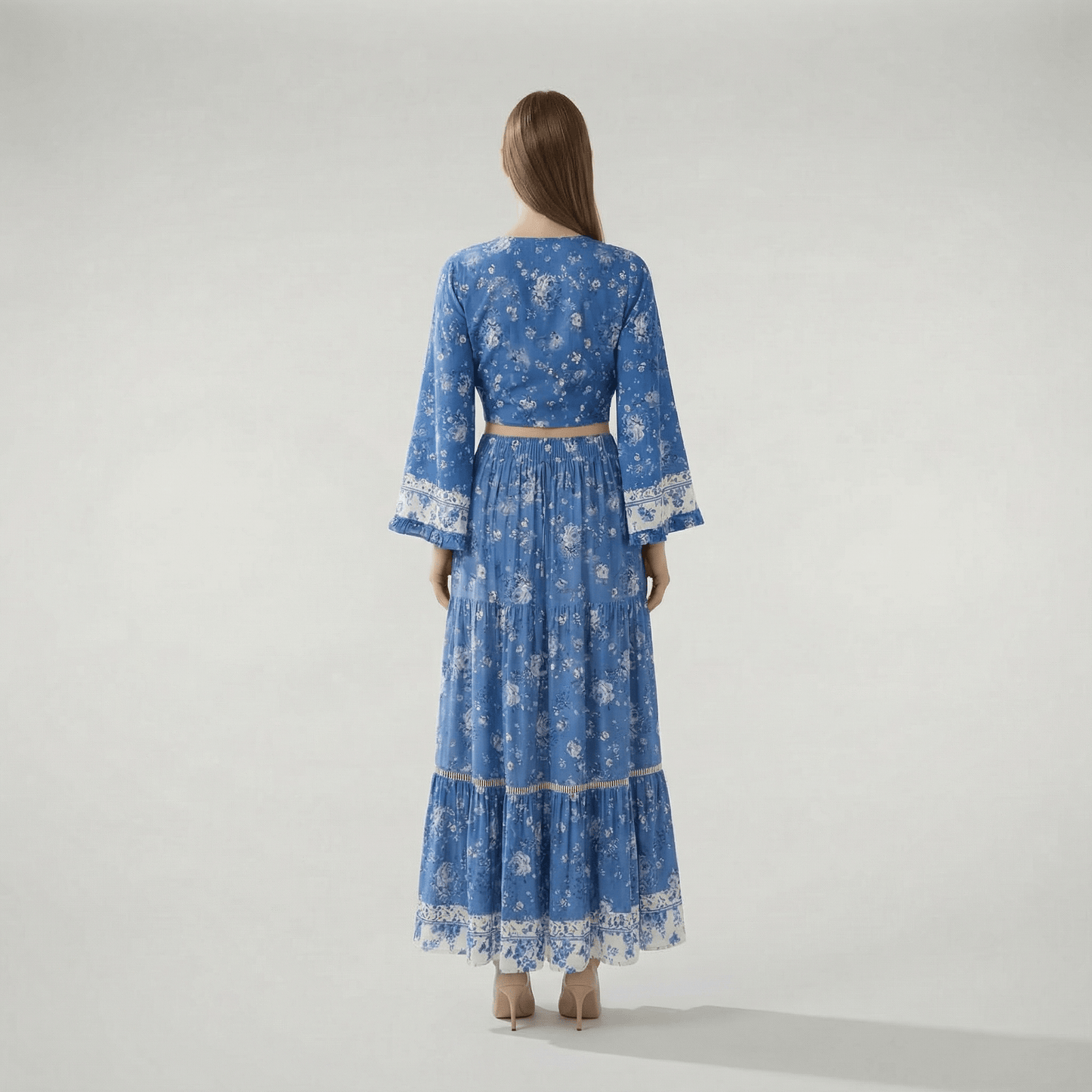 Motif floral sur fond bleu clair