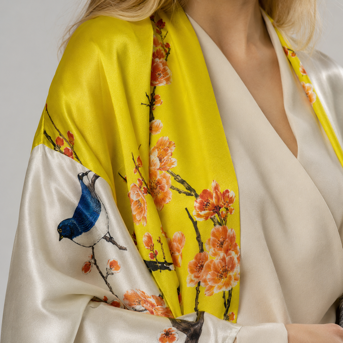 Kimono long Sakura jaune ivoire — détail matière