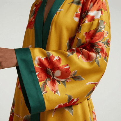 Lys rouges sur fond doré